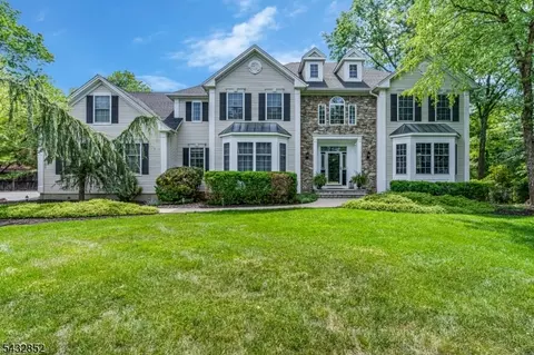 8 Yohn Dr, Bridgewater, NJ 08807