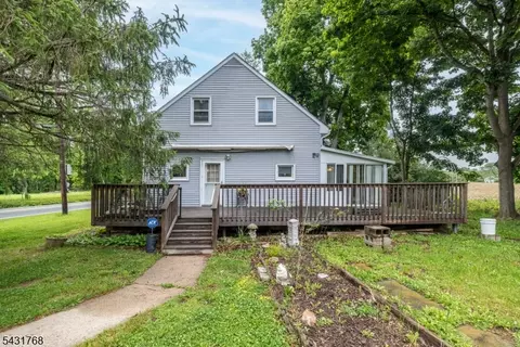 400 Mechlin Corner Rd, Pittstown, NJ 08867