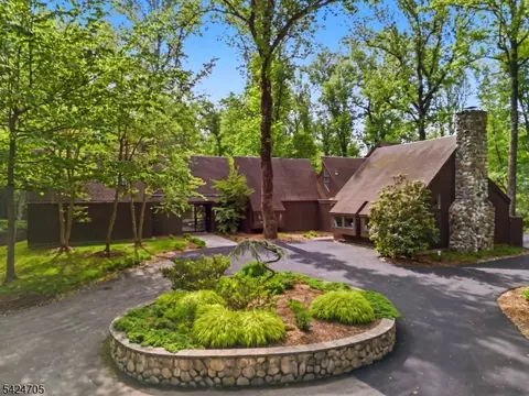 85 Crest Dr, Bernardsville, NJ 07924