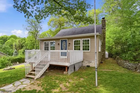 16 Morsemere Rd, Hewitt, NJ 07421