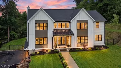 49 Upper Dr, Watchung, NJ 07069