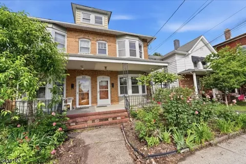 55 Thompson St, Raritan, NJ 08869