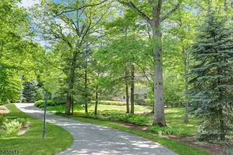 55 Under Rock Rd, Sparta, NJ 07871