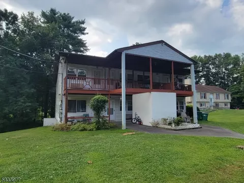 371 Lake Shr S #E, Montague, NJ 07827