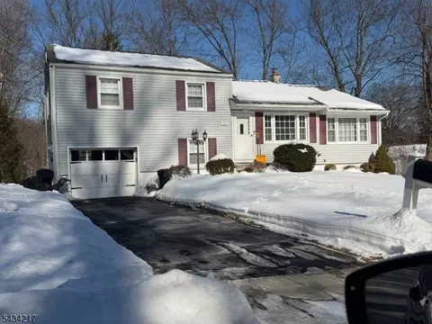 39 Warren Trl, Denville, NJ 07834