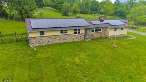 650 Woodglen Rd, Glen Gardner, NJ 08826