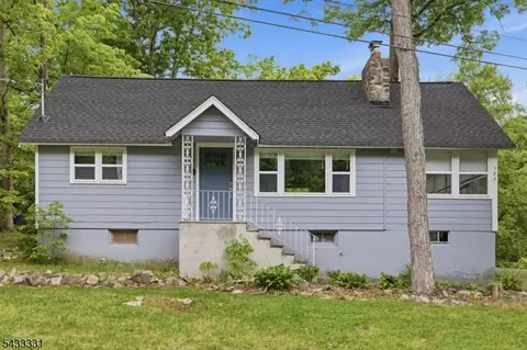 123 Glen Rd, Highland Lakes, NJ 07422