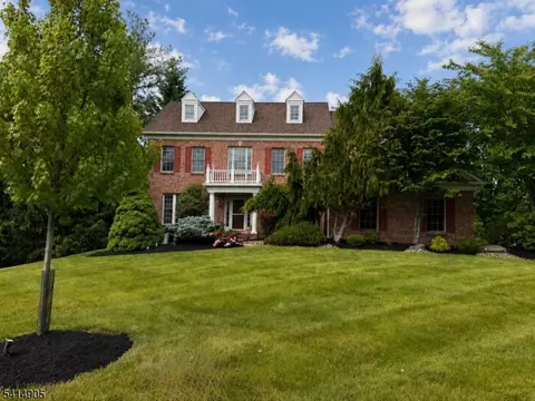 12 Warren Ave, Green Brook, NJ 08812