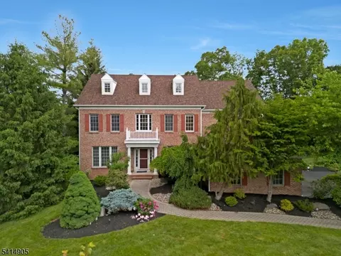 12 Warren Ave, Green Brook, NJ 08812