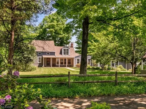 190 Passaic Ave, Roseland, NJ 07068