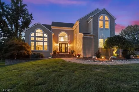225 Arbor Dr, Stewartsville, NJ 08886