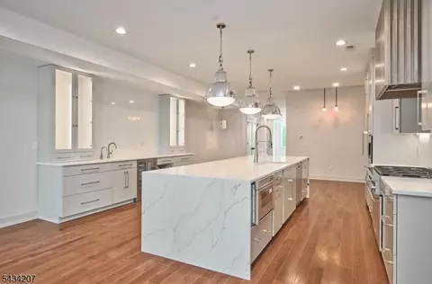 37 Ferry St, Lambertville, NJ 08530