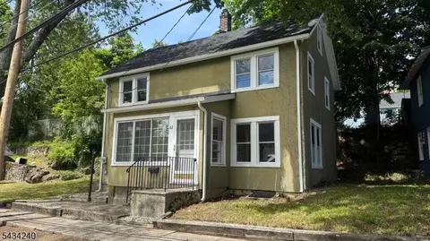 62 Madison St, Newton, NJ 07860