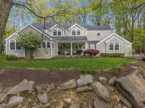 612 Woodglen Rd, Glen Gardner, NJ 08826