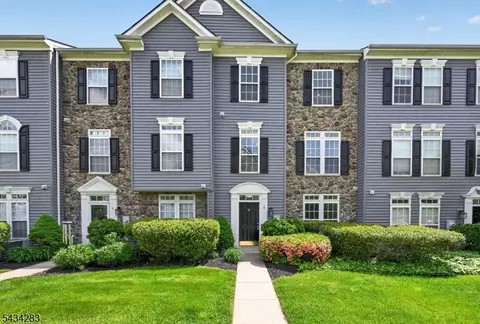 3 Swan Ct, Delran, NJ 08075