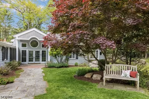 1 Hickory Ln, Roseland, NJ 07068