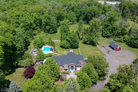 16 Apple Ln, Tewksbury Twp, NJ 07830
