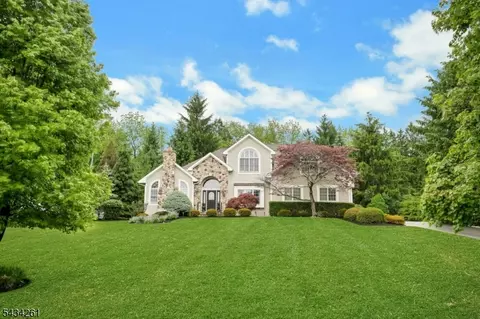 5 Coe Farm Rd, Randolph, NJ 07869