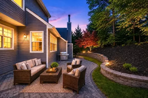16 Landau Rd, Basking Ridge, NJ 07920
