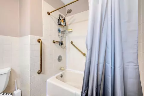 Bath - 244 Juniper Ln, Forked River, NJ 08731 photo 3 of 5