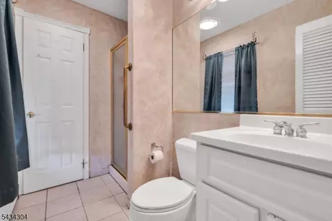 Bath - 244 Juniper Ln, Forked River, NJ 08731 photo 4 of 5