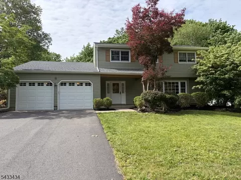 8 Liberty Ln, Somerset, NJ 08873