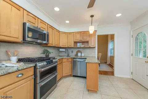 27 Bogert Rd, Pine Brook, NJ 07058 photo 9