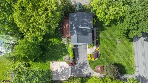 27 Bogert Rd, Pine Brook, NJ 07058 photo 2