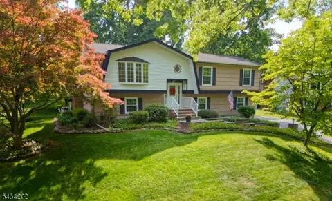 8 Edward Cir, Montville, NJ 07045