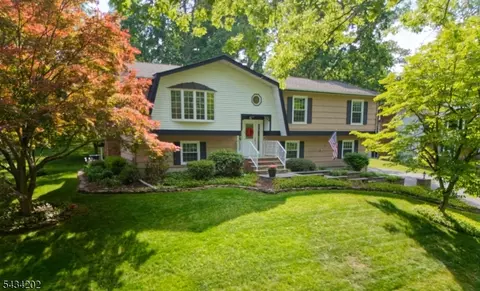 8 Edward Cir, Montville, NJ 07045