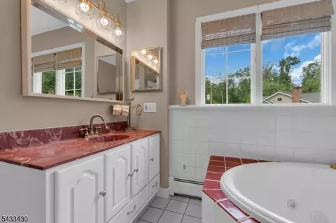 Bath - 30 Laurel Dr, Wayne, NJ 07470 photo 2 of 7