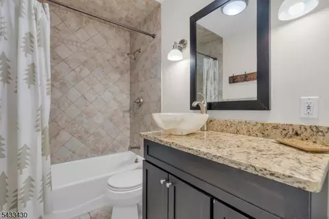 Bath - 30 Laurel Dr, Wayne, NJ 07470 photo 7 of 7