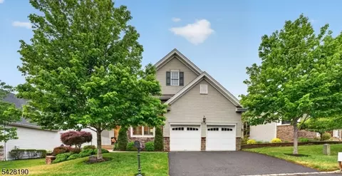 4 Mayflower Ct, Somerset, NJ 08873