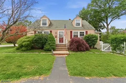 9 Albert St, Pompton Plains, NJ 07444