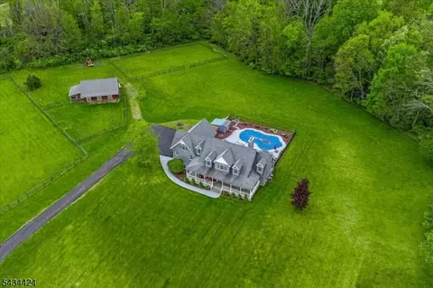 104 Creek Rd, Green Twp, NJ 07821