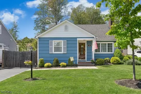 28 Janeway Pl, Morris Plains, NJ 07950