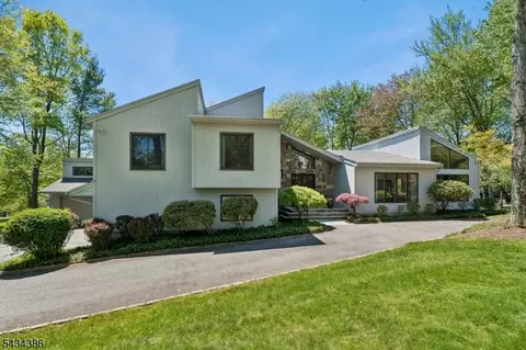 10 Hawthorne Ct, Morristown, NJ 07960