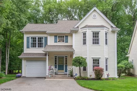 11 Burnham Dr, Pompton Plains, NJ 07444