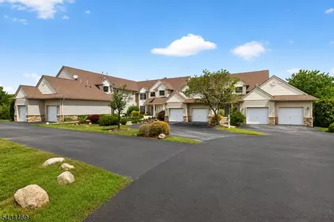 23 Caleb Ct, Hamburg, NJ 07419