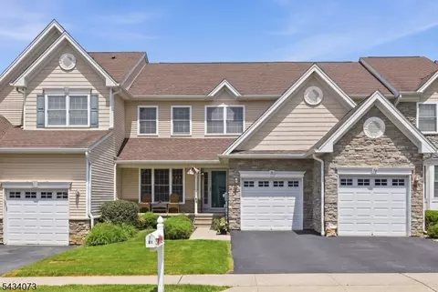81 Washington Square Cir, Washington, NJ 07882