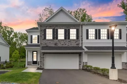 18 Mccluskey Pl, Morris Plains, NJ 07950