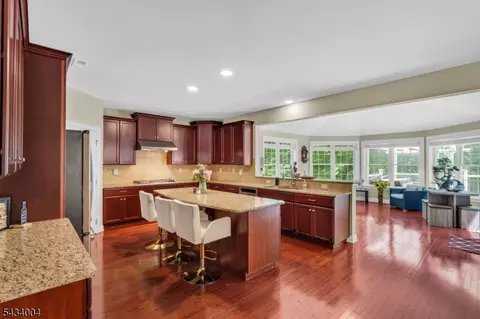 4 Sovereign Dr, Flanders, NJ 07836