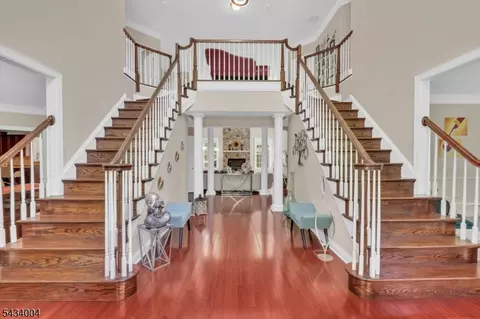4 Sovereign Dr, Flanders, NJ 07836