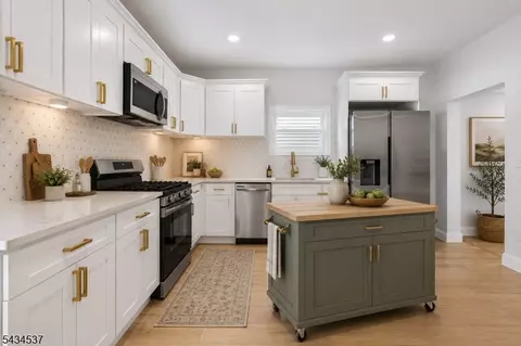 182 N Maple Ave, East Orange, NJ 07017