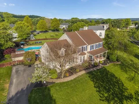 15 Foxwood Ln, Phillipsburg, NJ 08865