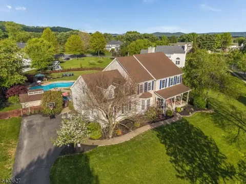 15 Foxwood Ln, Phillipsburg, NJ 08865