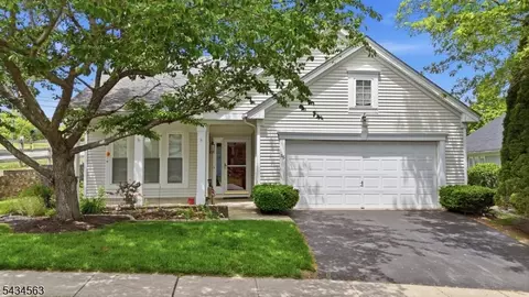 56 Kensington Cir, Belvidere, NJ 07823