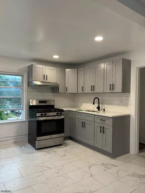 656 E 24th St, Paterson, NJ 07514