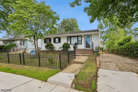 34 Liberty St, Freehold, NJ 07728