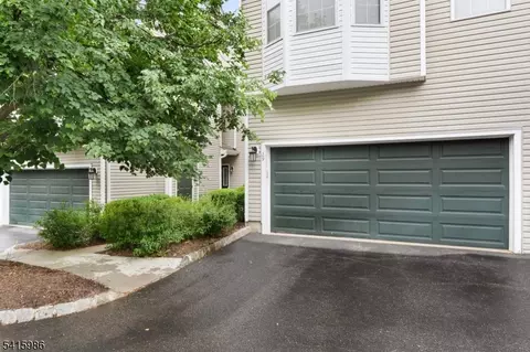 29 Heatherwood Ln, Bedminster, NJ 07921